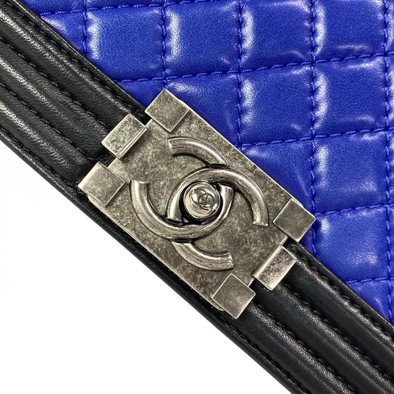 Chanel Shoulder Bag Boy Chanel / Matelasse Blue And Black Chain Shoulder /