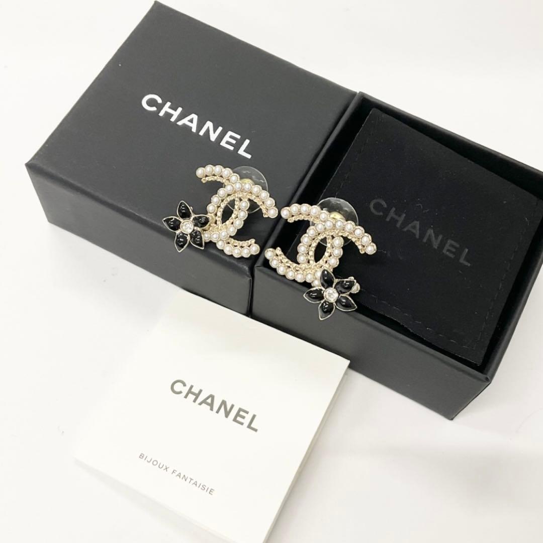 Chanel Earrings CC Logo Pearl Line Stone Flower Gold — view 9