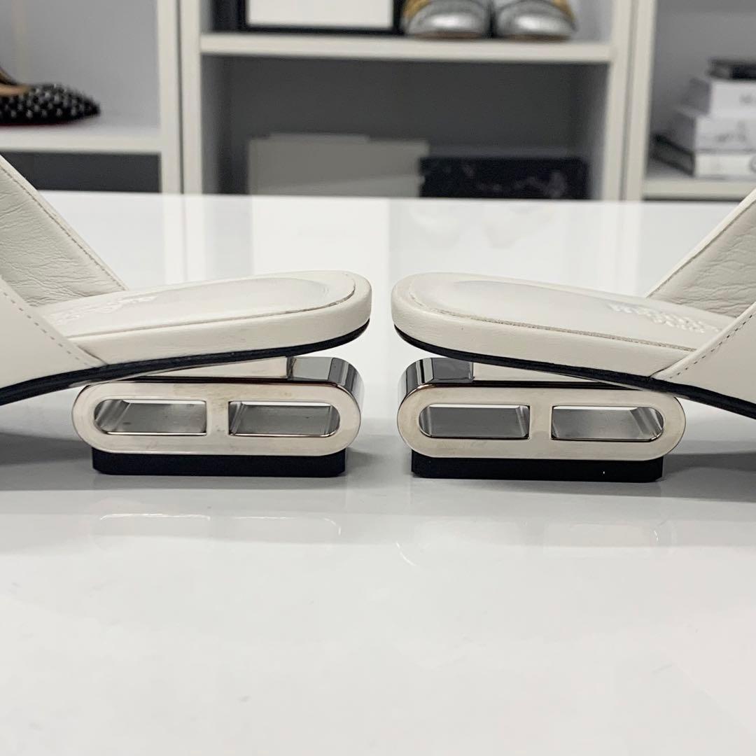 Hermes Idol Leather Chaine D'ancre Sandals White — view 9