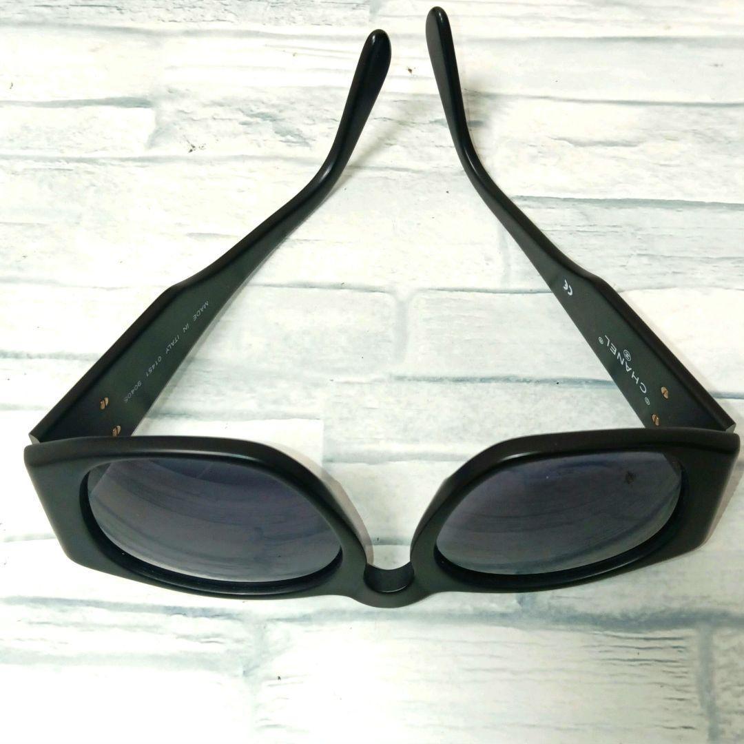 Chanel Sunglasses Black Gold CC Logo Wellington Eyewear — view 9