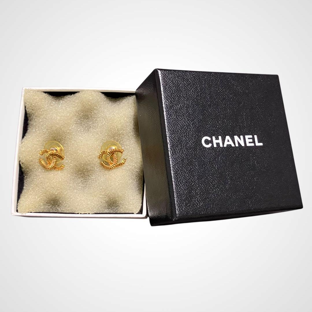 Chanel Gold Coco Mark Earrings K_081