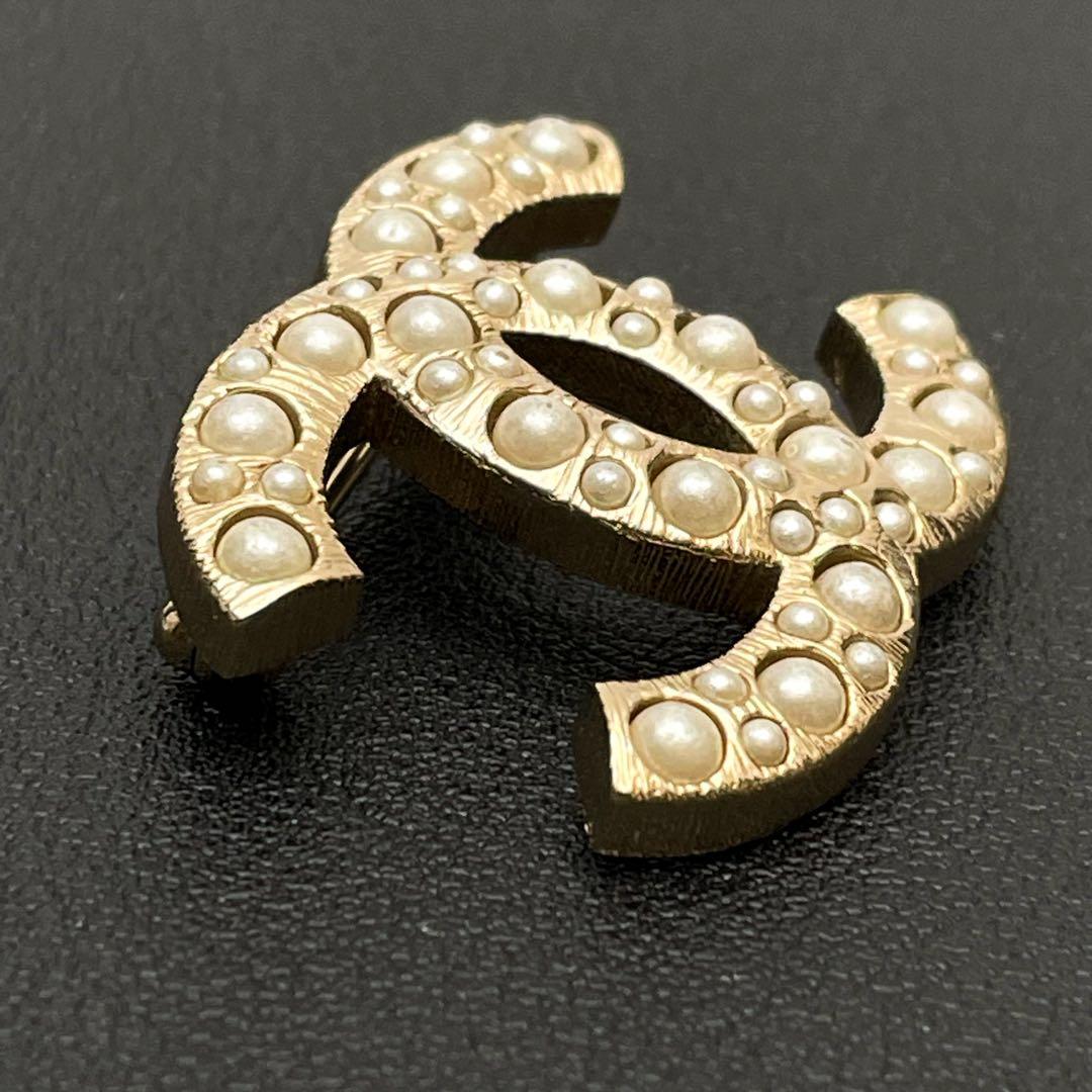 Chanel 09A CC Logo Faux Pearl Gold Icon Brooch — view 8