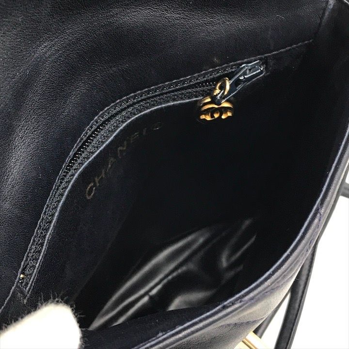 Chanel CC Logo Turnlock Chez Blanc Lambskin Shoulder Bag Navyware