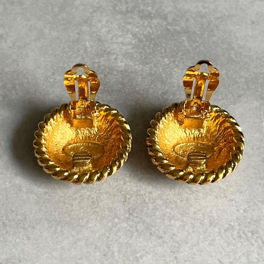 Chanel CC Logo Round Earrings Gold — view 8
