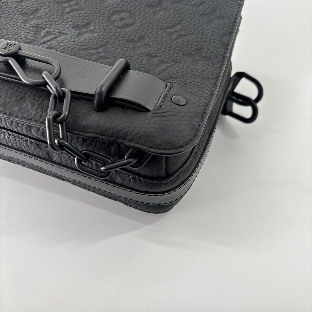 Louis Vuitton Taurillon Monogram Steamer Messengerbag — view 8