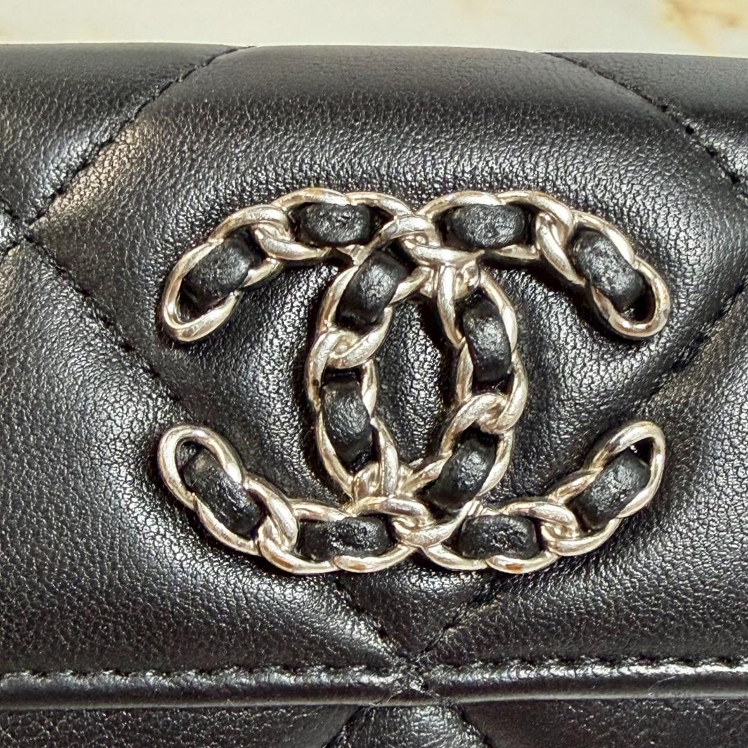 Chanel 19 Dixneuf Small Flap Wallet — view 8