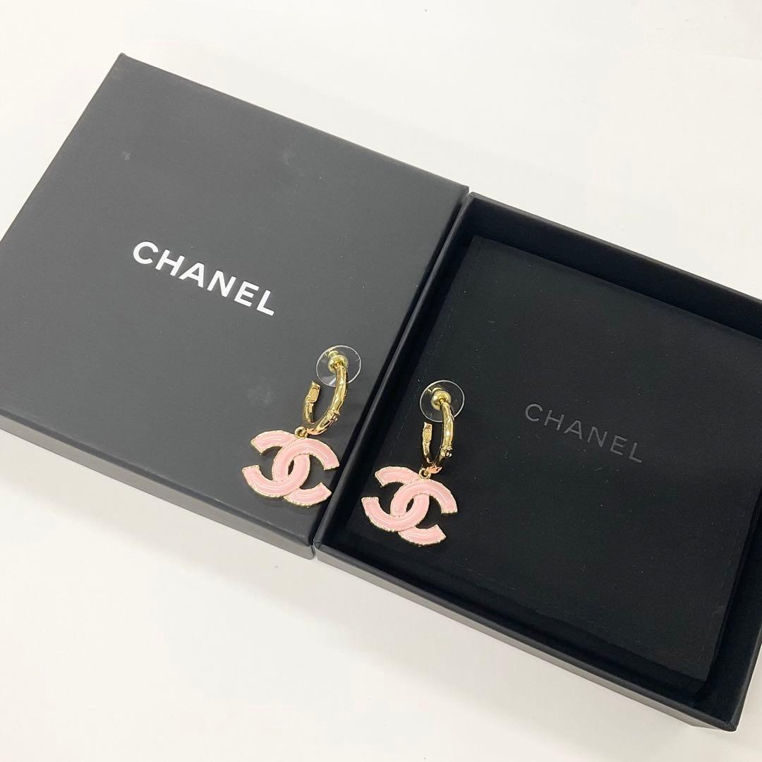 Chanel Earrings CC Logo Hoop Gold Pink — view 9