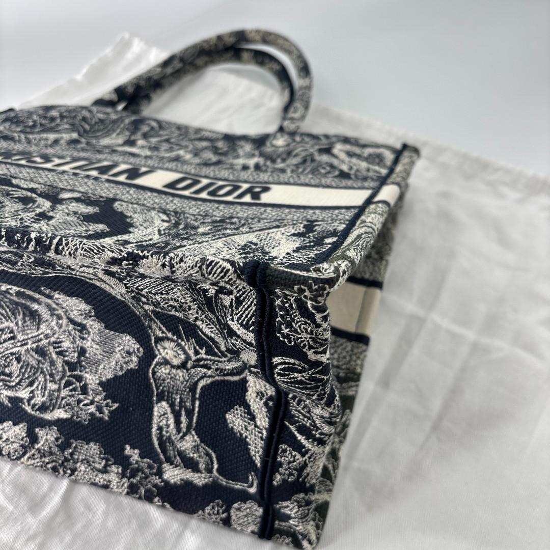 Dior Super Book Tote Toile de Jouy Medium — view 8