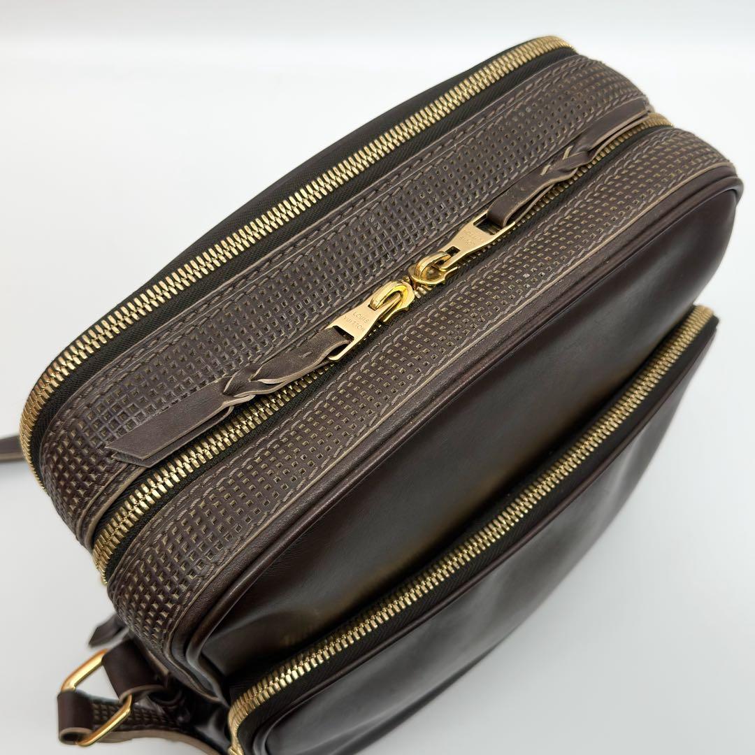 Louis Vuitton Trotteur GM Cuir Bequia Shoulder — view 9