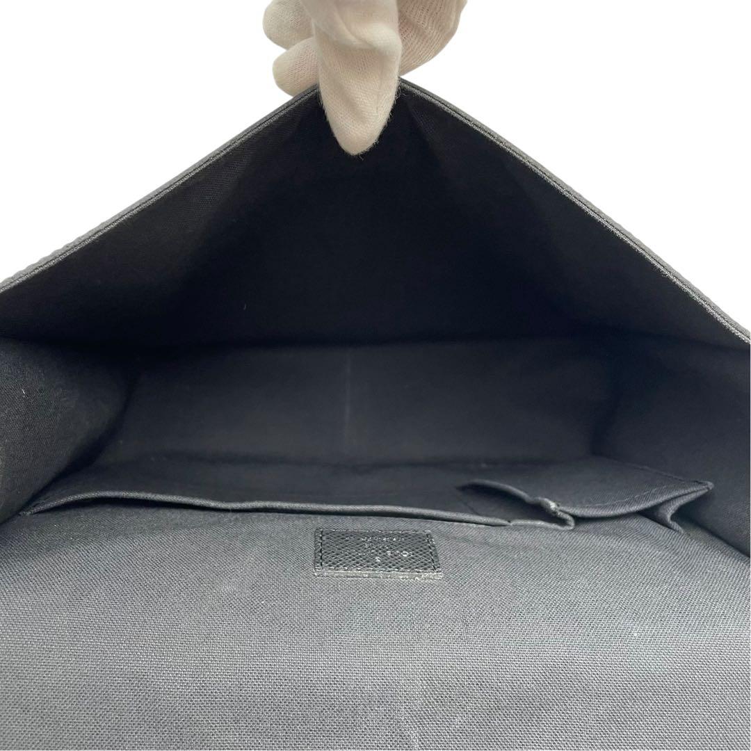 Louis Vuitton Taiga Leather Andrei Shoulder Messenger Bag — view 8