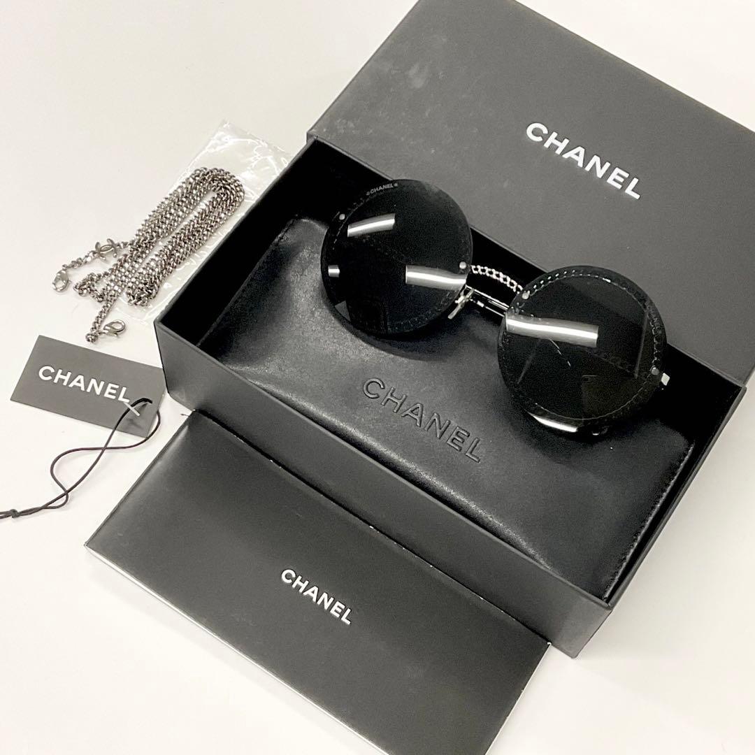 Chanel Sunglasses CC Logo Chain Eyewear Black — view 8