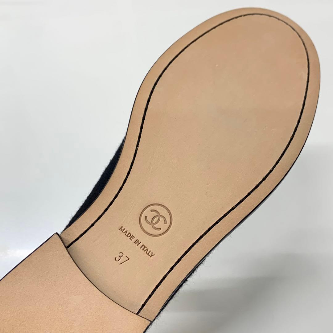 Chanel CC Logo Felt Coin Loafers Black Gold — view 8