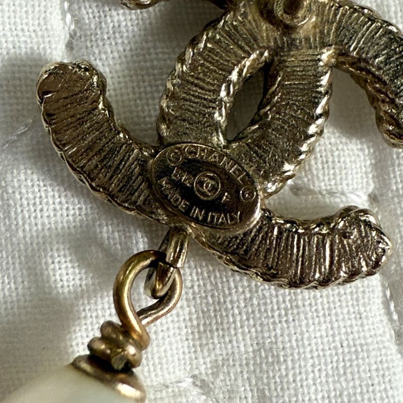 Chanel Coco Mark Chain Pearl Earrings for One Ear Gold White