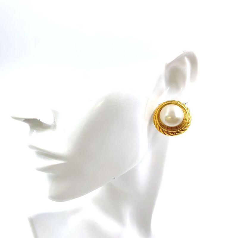Chanel Faux Pearl GP X Faux Pearl Gold X White Earrings