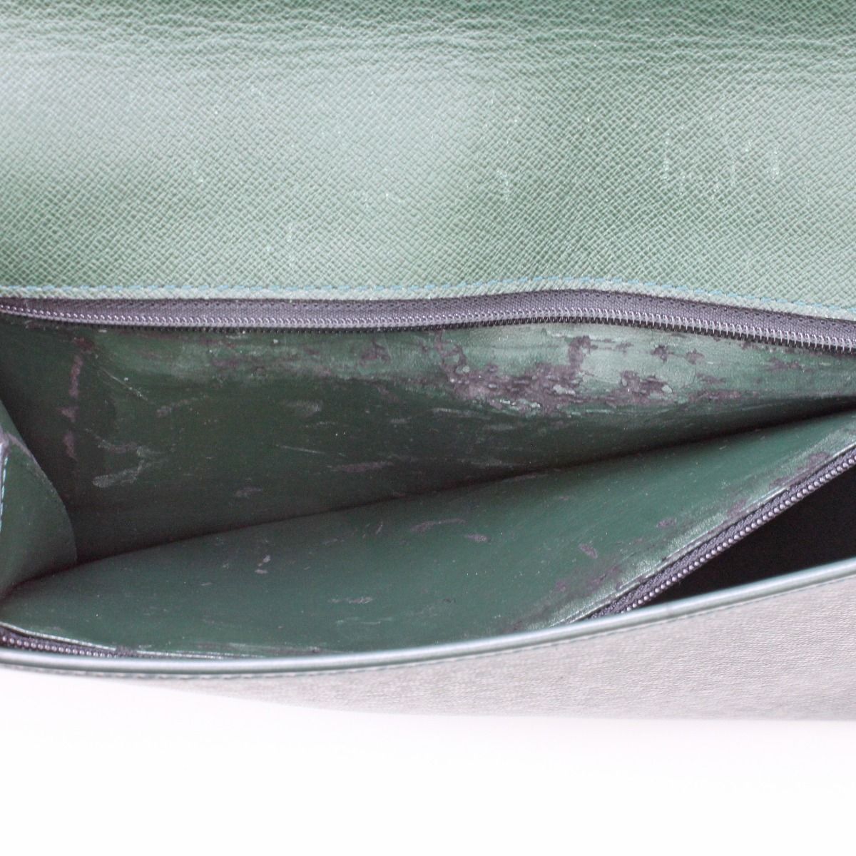 Louis Vuitton Taiga Polga Business Bag