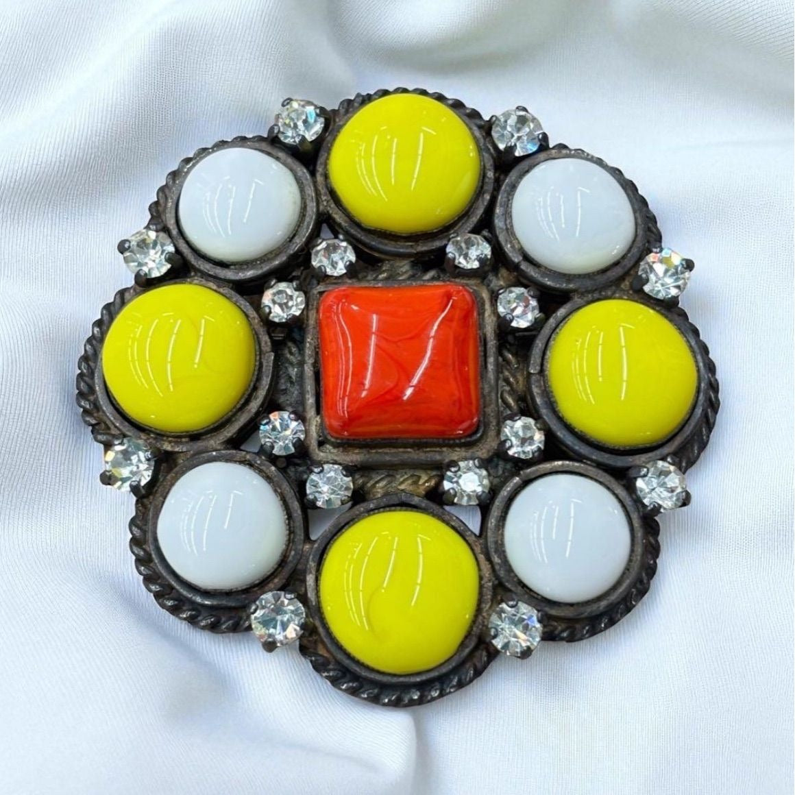 Chanel Vinte Gibrochi Brooch — view 10