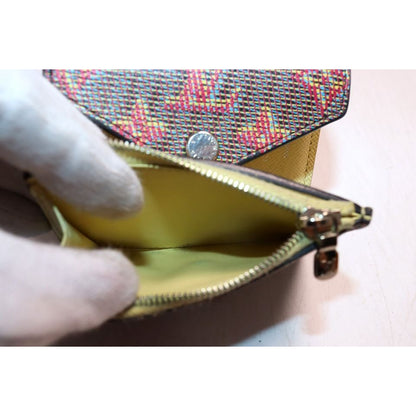 Louis Vuitton Monogram LV Pop Portefeuille Zoe Leather Trifold Wallet — view 6