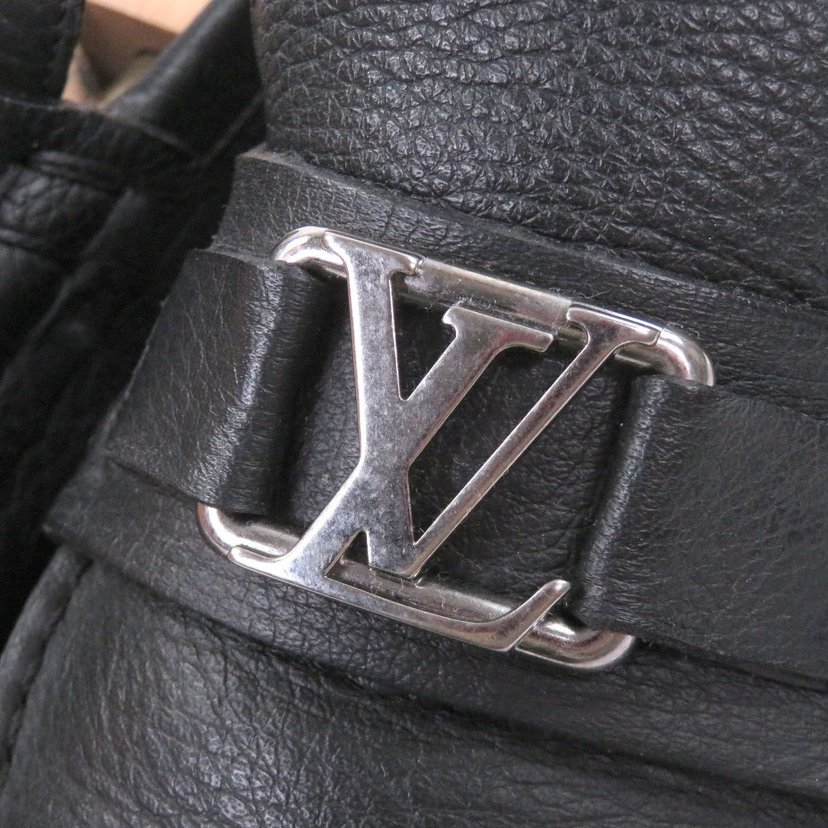 Louis Vuitton Beauty Leather Black — view 7