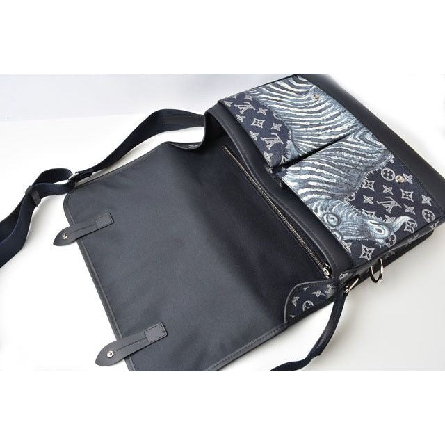 Louis Vuitton Shoulder Bag Messenger GM Chapman Brothers — view 4