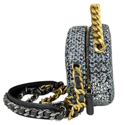 Chanel 19 Shoulder Bag Sequin Silver — view 4