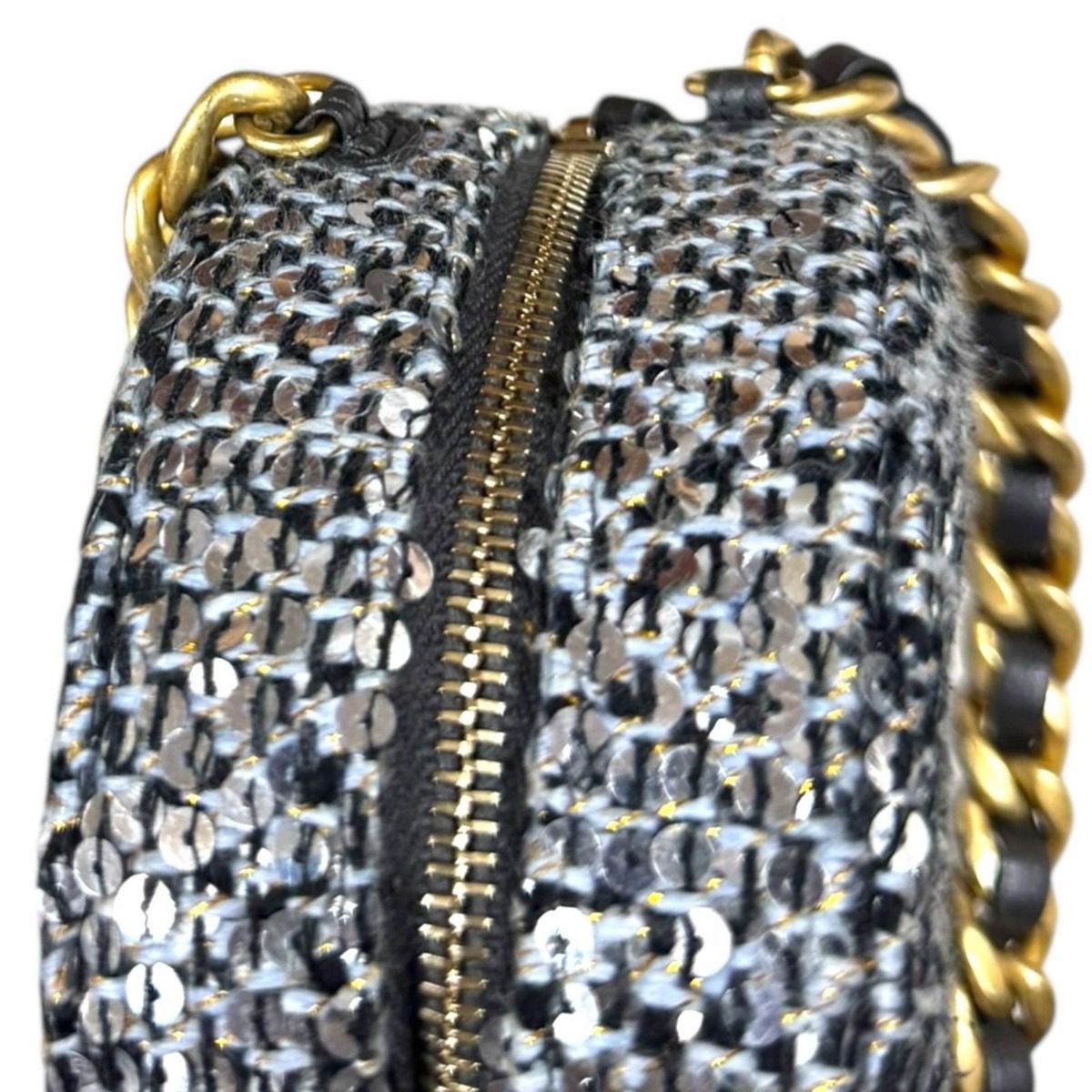 Chanel 19 Shoulder Bag Sequin Silver — view 7