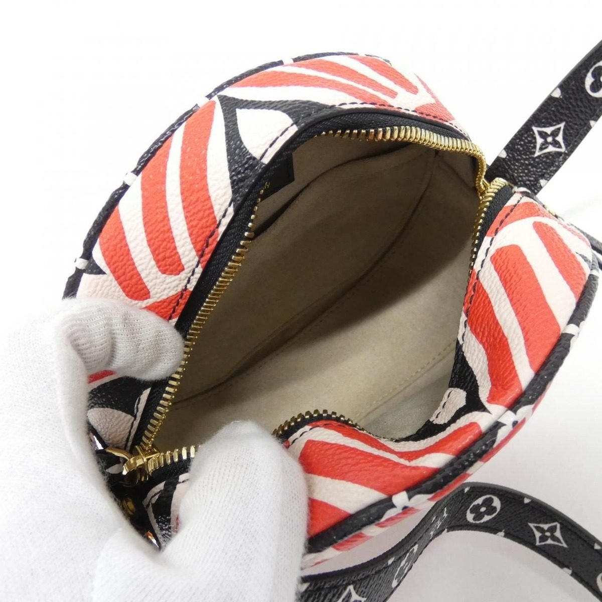 Louis Vuitton LV Crafty Boite Chapeau Sple Shoulder Bag — view 4