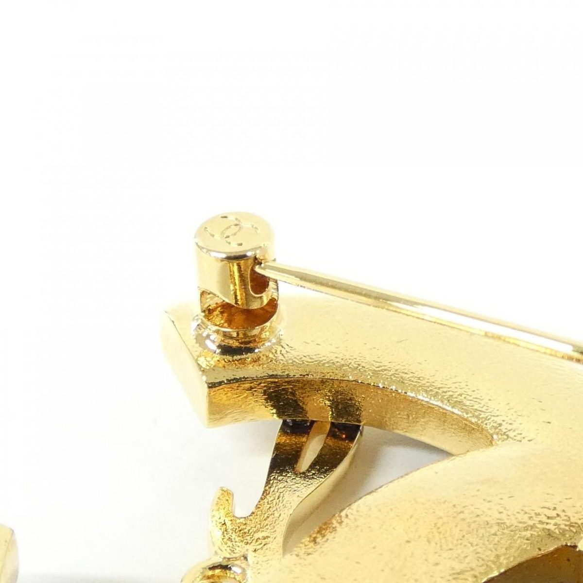 Chanel Brooch Purple — view 3