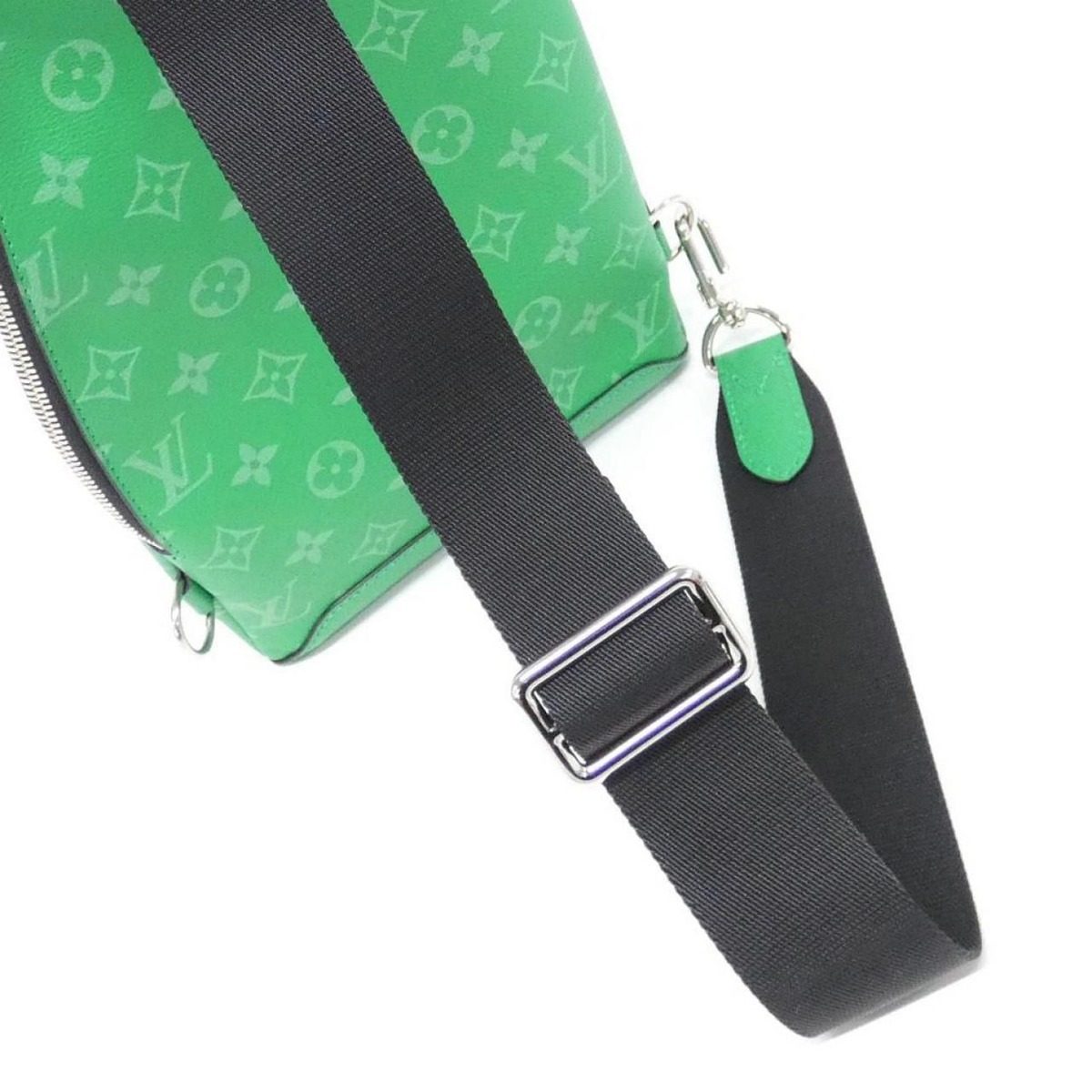 Louis Vuitton Taiga Rama Duo Ring Back Bag — view 5