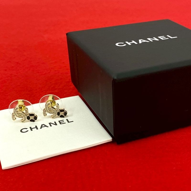 Chanel Coco Mark Motif GP Rhinestone Earrings Accessories 25IP