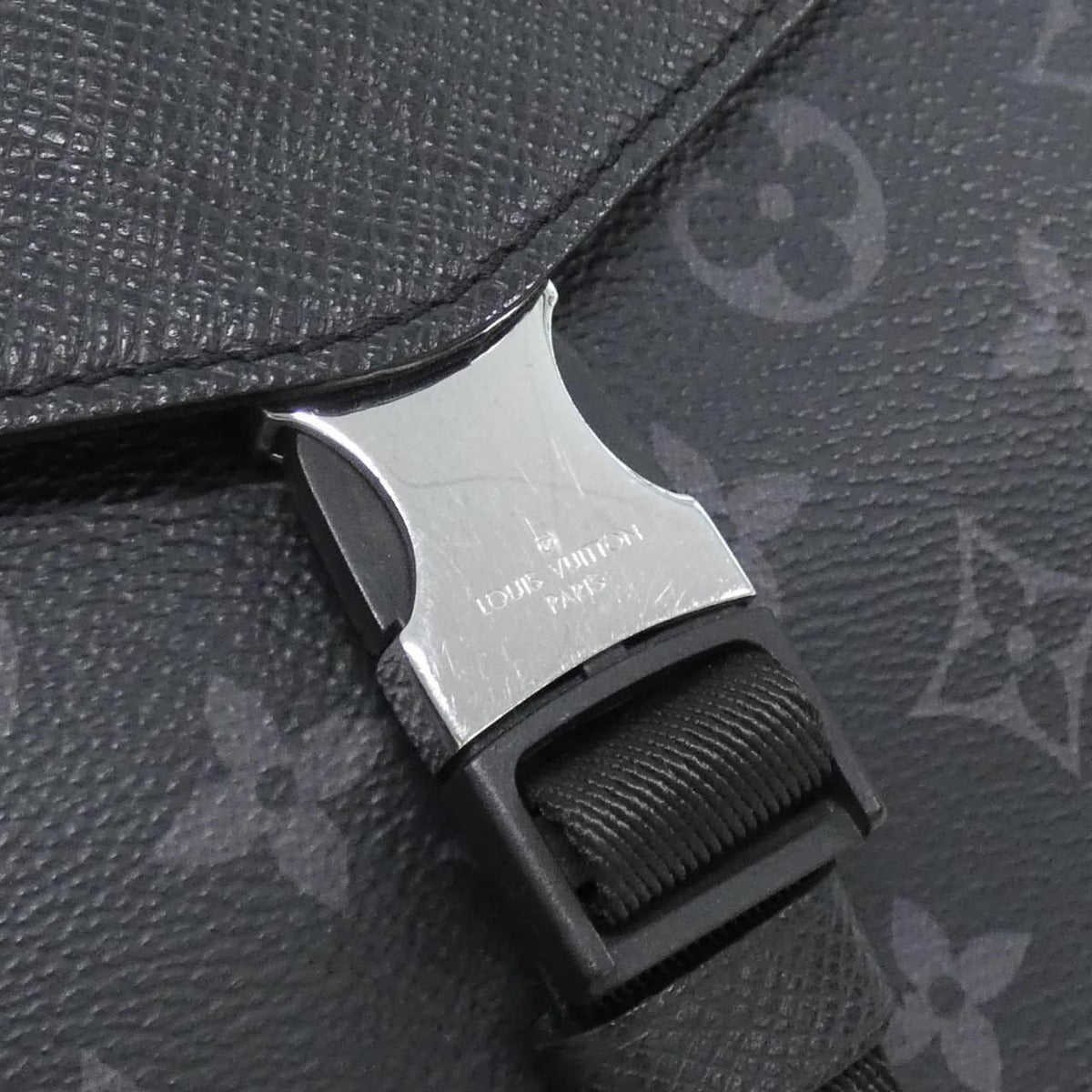 Louis Vuitton Taiga Llama Flap Shoulder Bag — view 6
