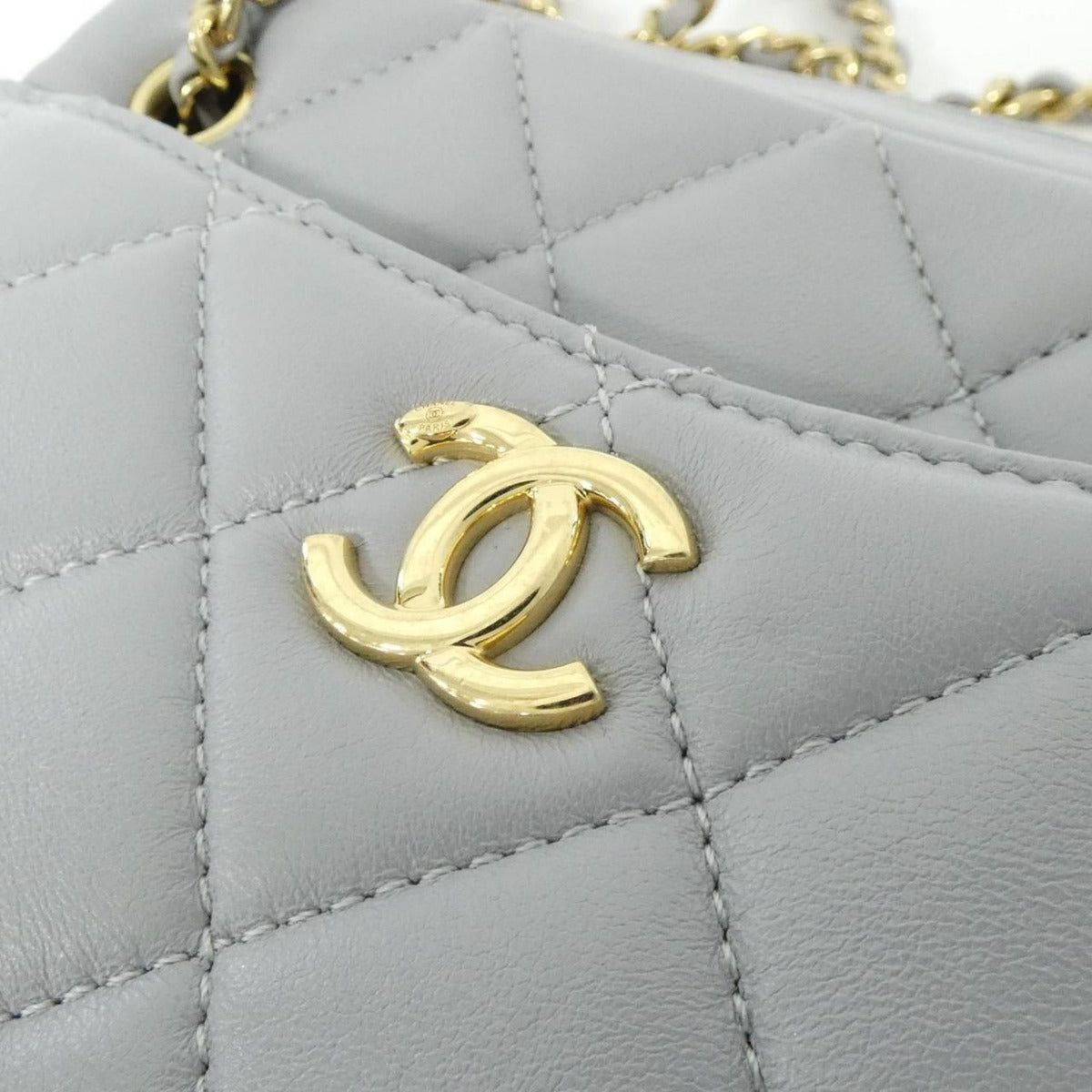Chanel Shoulder Bag Gold — view 4