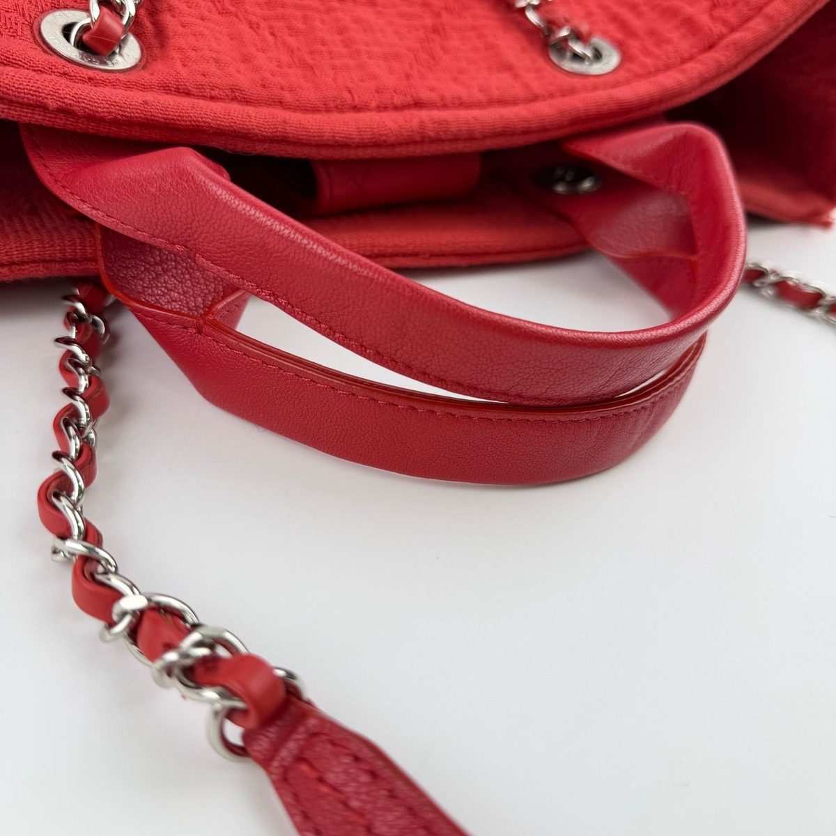 Chanel CC Logo Tote Shoulder Bag Red Canvas Vintage — view 15