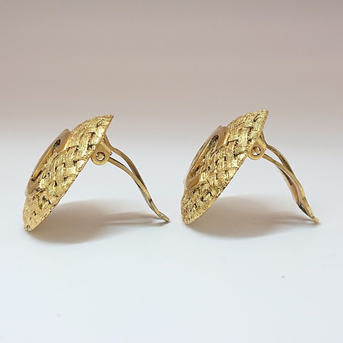 Chanel Vintage Earrings CC Logo Gold 29 — view 10