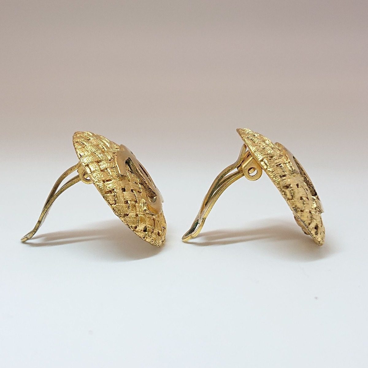 Chanel Vintage Earrings CC Logo Gold 29 — view 11
