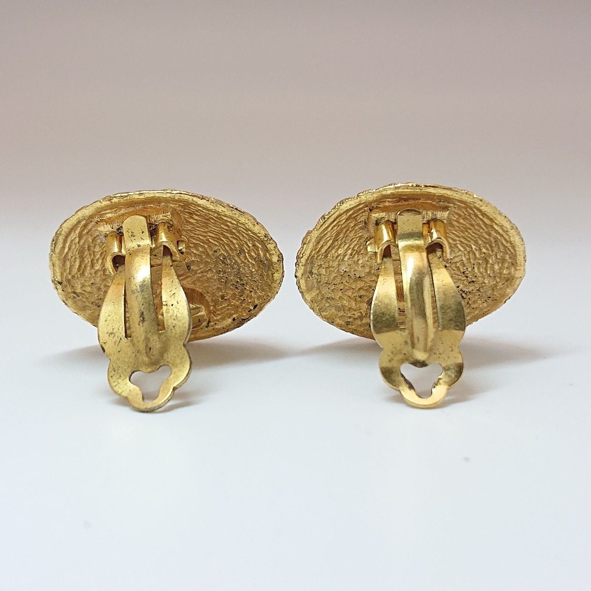 Chanel Vintage Earrings CC Logo Gold 29 — view 12