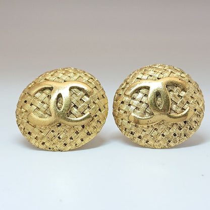 Chanel Vintage Earrings CC Logo Gold 29 — view 13