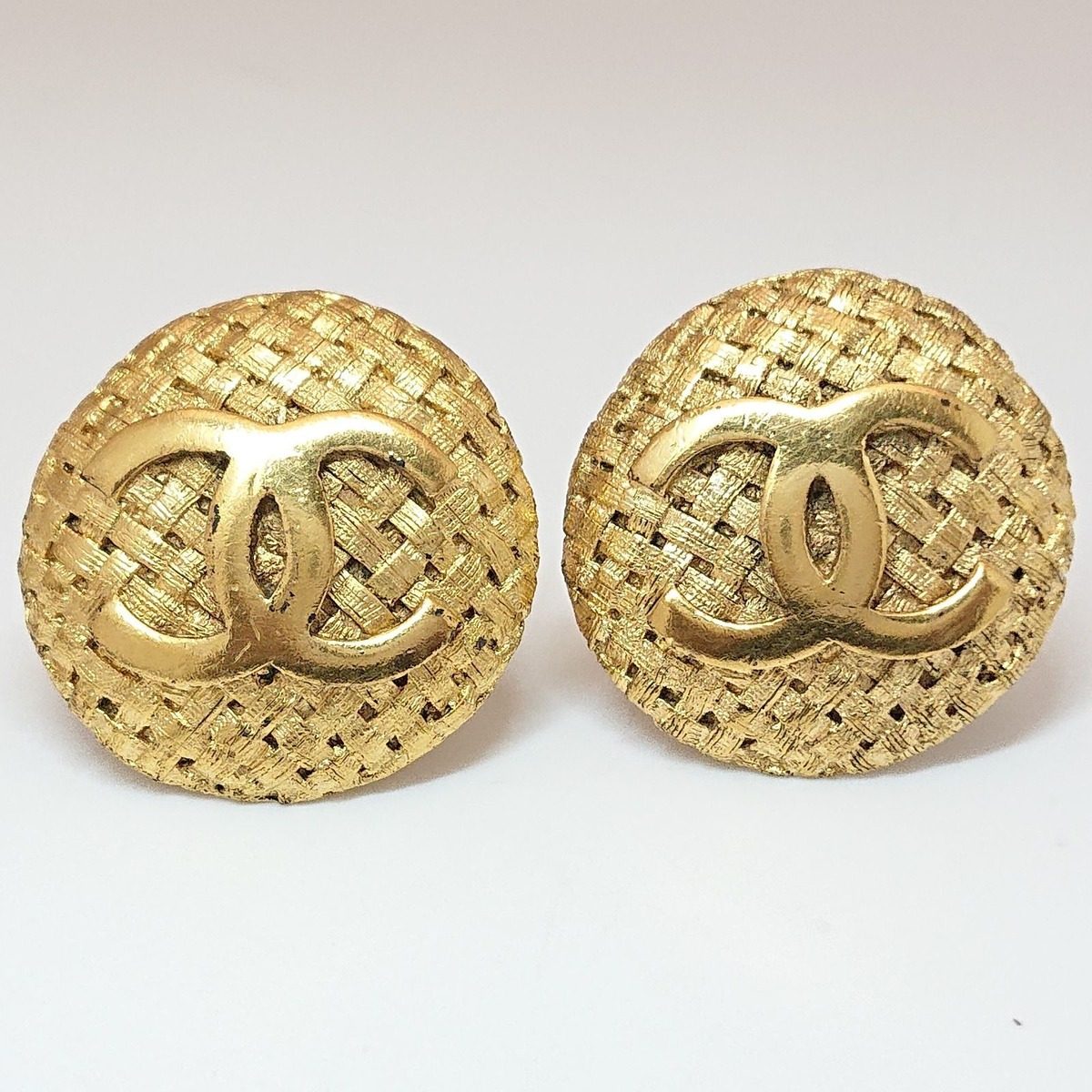 Chanel Vintage Earrings CC Logo Gold 29 — view 14