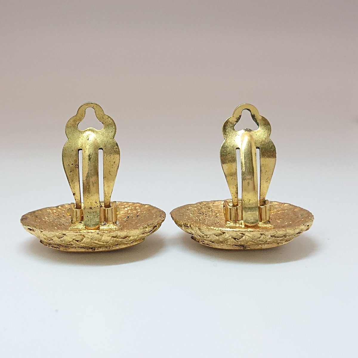 Chanel Vintage Earrings CC Logo Gold 29 — view 15