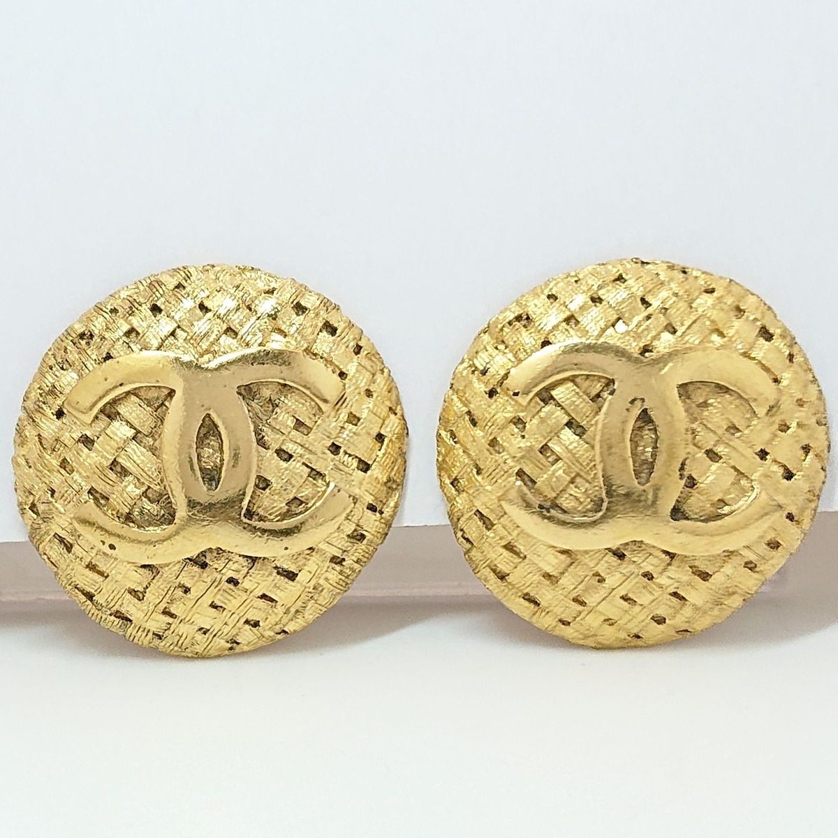 Chanel Vintage Earrings CC Logo Gold 29 — view 2