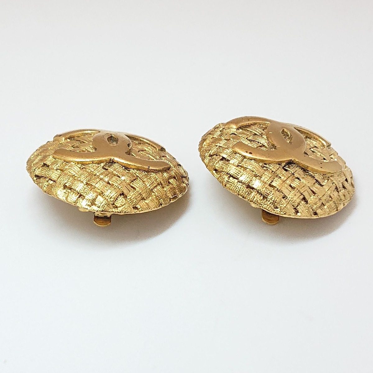 Chanel Vintage Earrings CC Logo Gold 29 — view 8