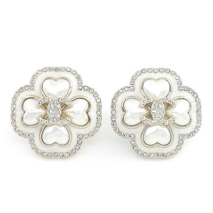 Chanel Earrings CC Logo Clover Motif a Imitation Pearl