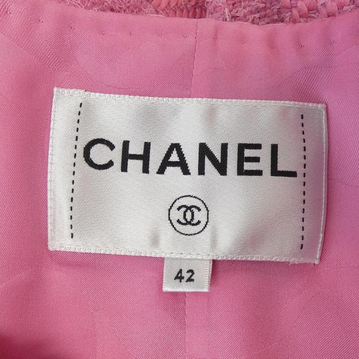 Chanel Look 7 no Collar Jacket — view 5