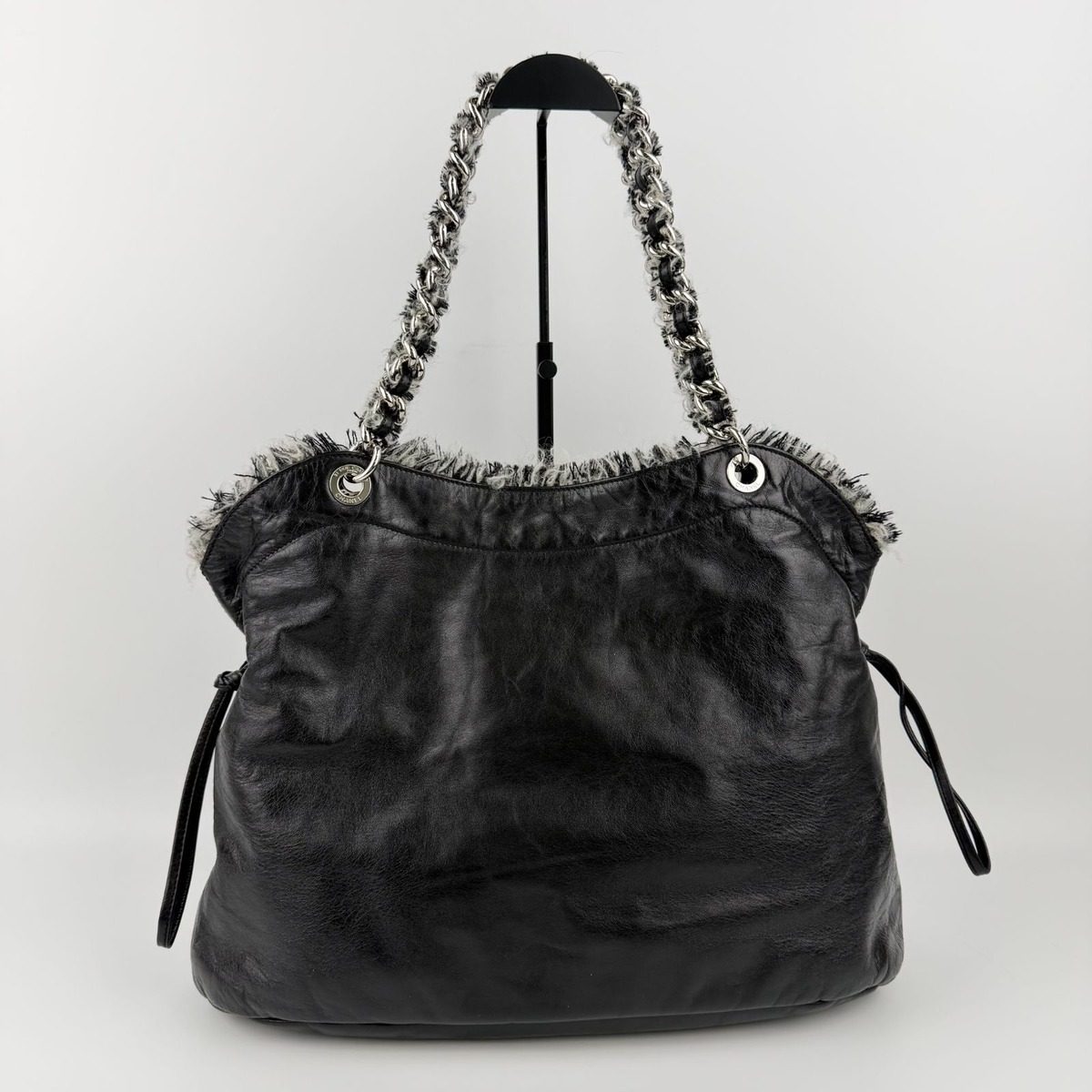 Chanel CC Logo Chain Shoulder Bag Black Leather Vintage — view 5