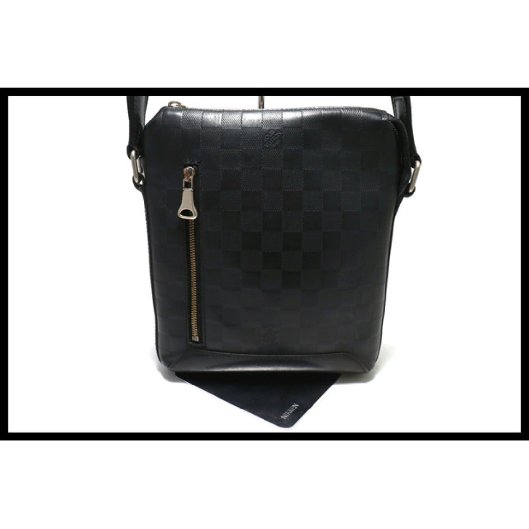 Louis Vuitton Discovery Messenger BB