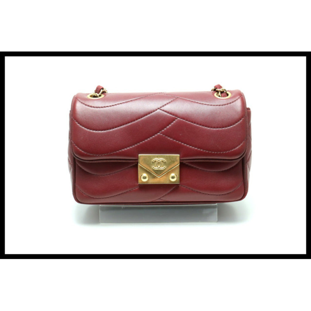 Chanel Wave Stitch Push Lock GD Metal Fittings