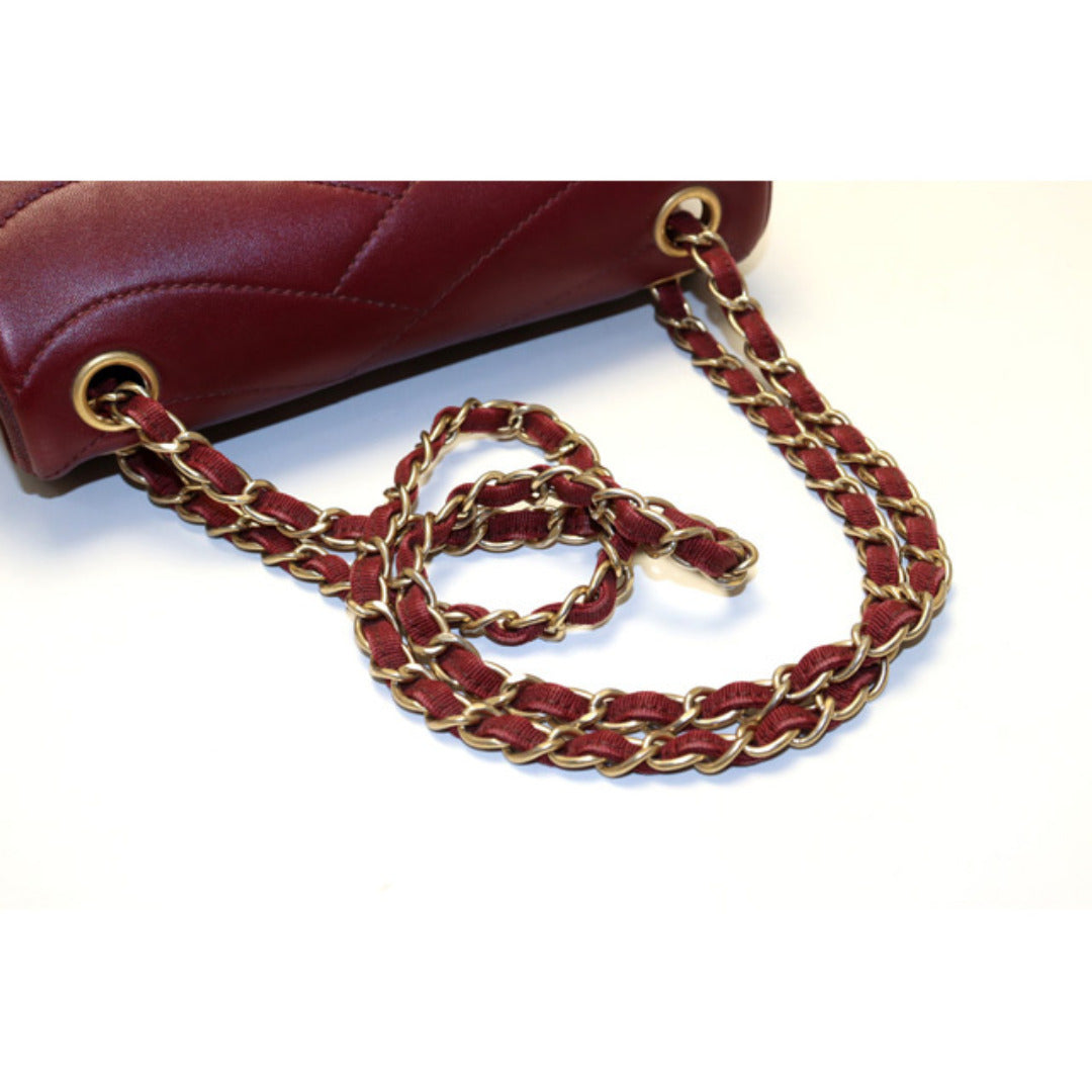 Chanel Wave Stitch Push Lock GD Metal Fittings
