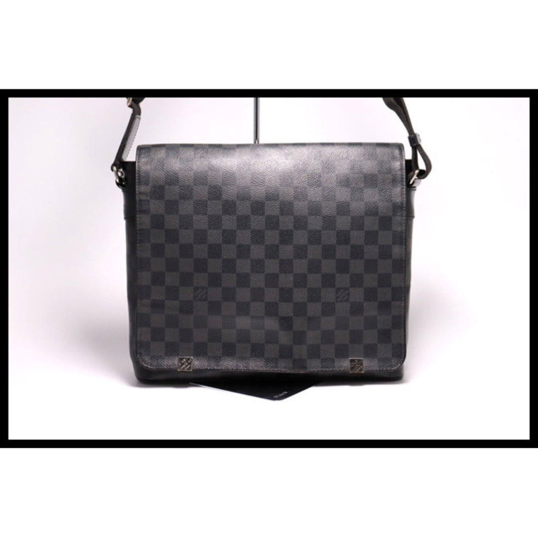 Louis Vuitton District MM NM Shoulder Bag