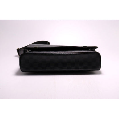 Louis Vuitton District MM NM Shoulder Bag