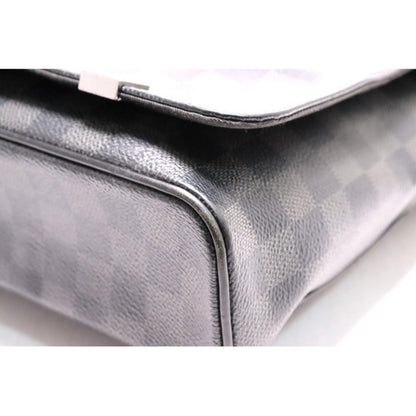 Louis Vuitton District MM NM Shoulder Bag