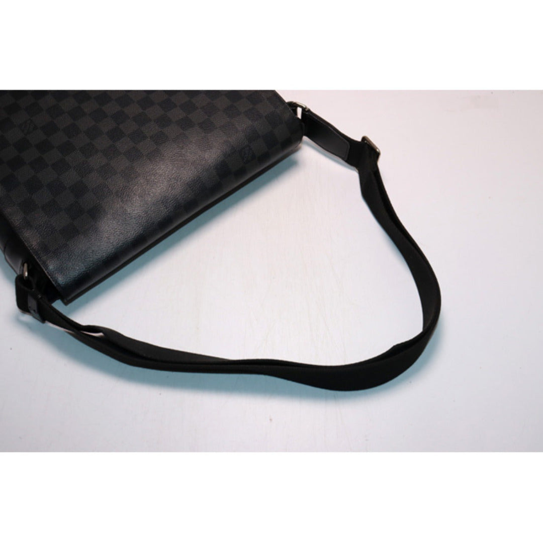 Louis Vuitton District MM NM Shoulder Bag